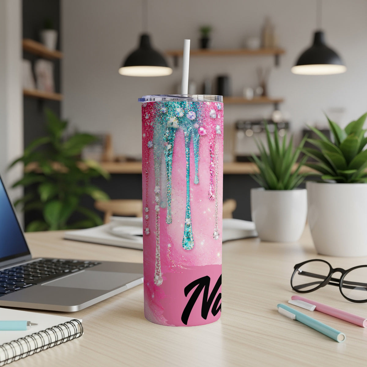 Pink tumbler with glitter drips and the name "Na" in black script.