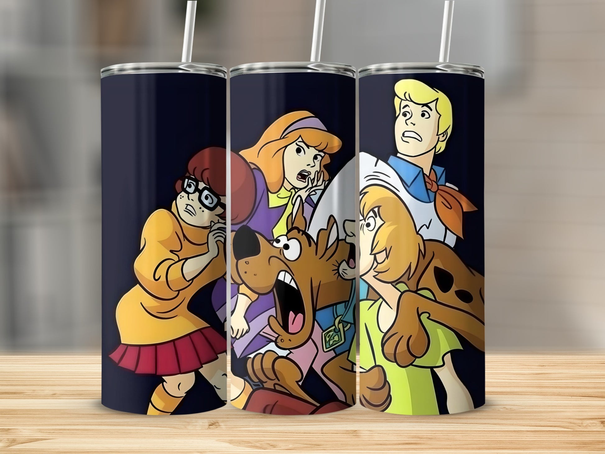 Scooby-Doo characters Velma, Daphne, Fred, and Scooby-Doo in cartoon style.