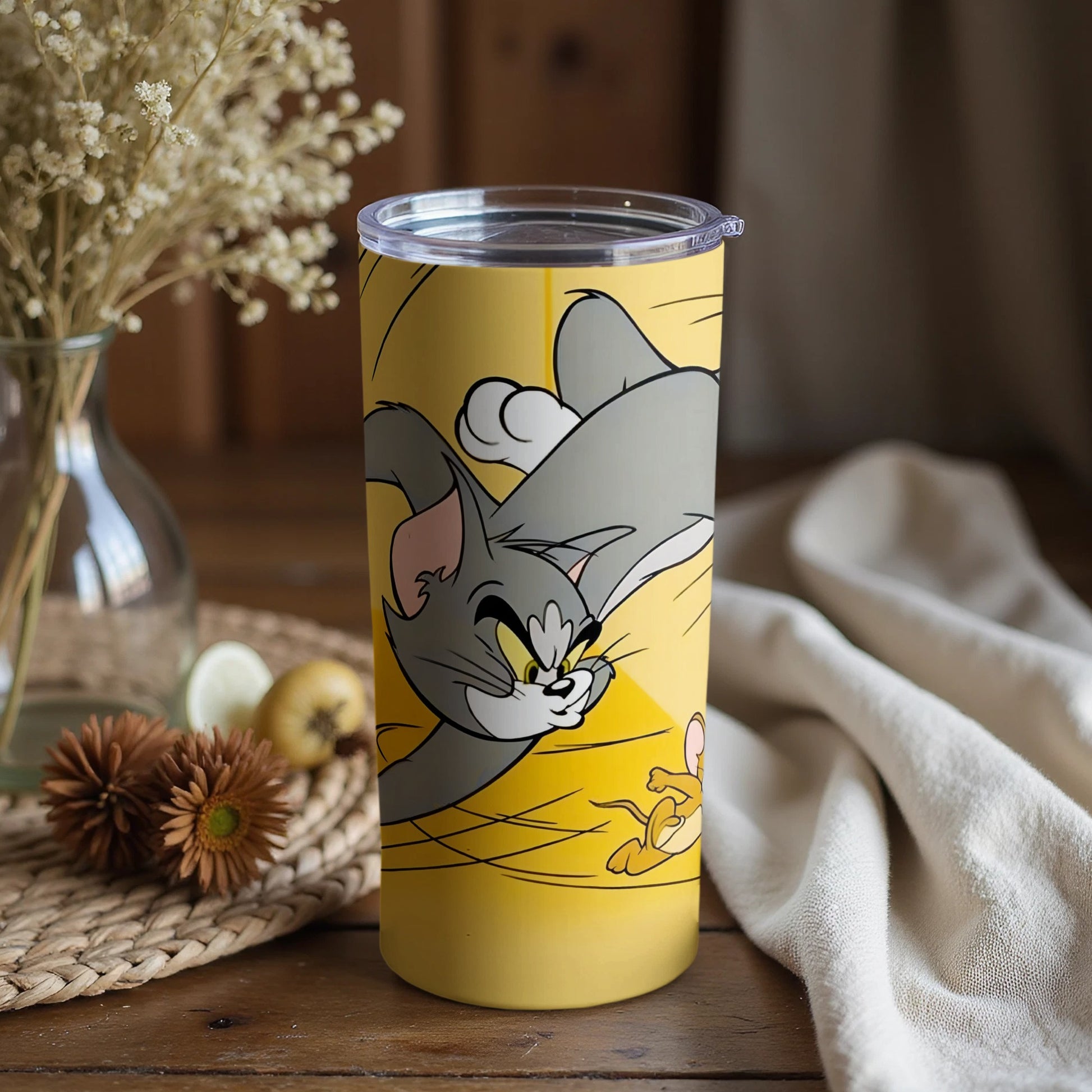 Tom and Jerry Tumbler with Lid Featuring Classic Chase