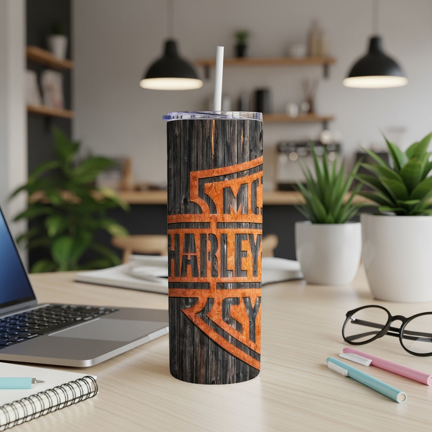 Tumbler with Harley-Davidson logo on distressed wood texture.