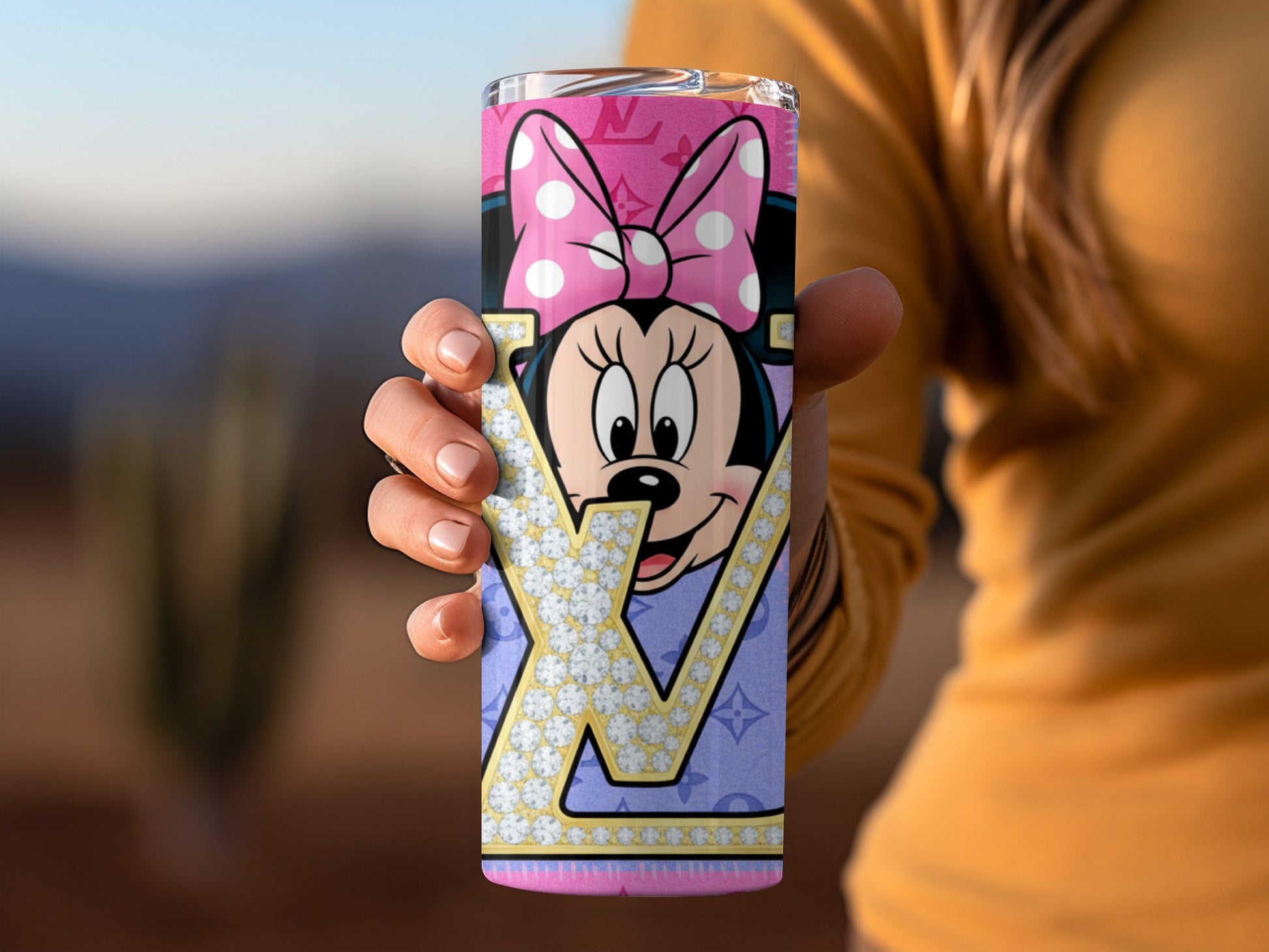 Minnie Mouse Sparkling Letter V Tumbler