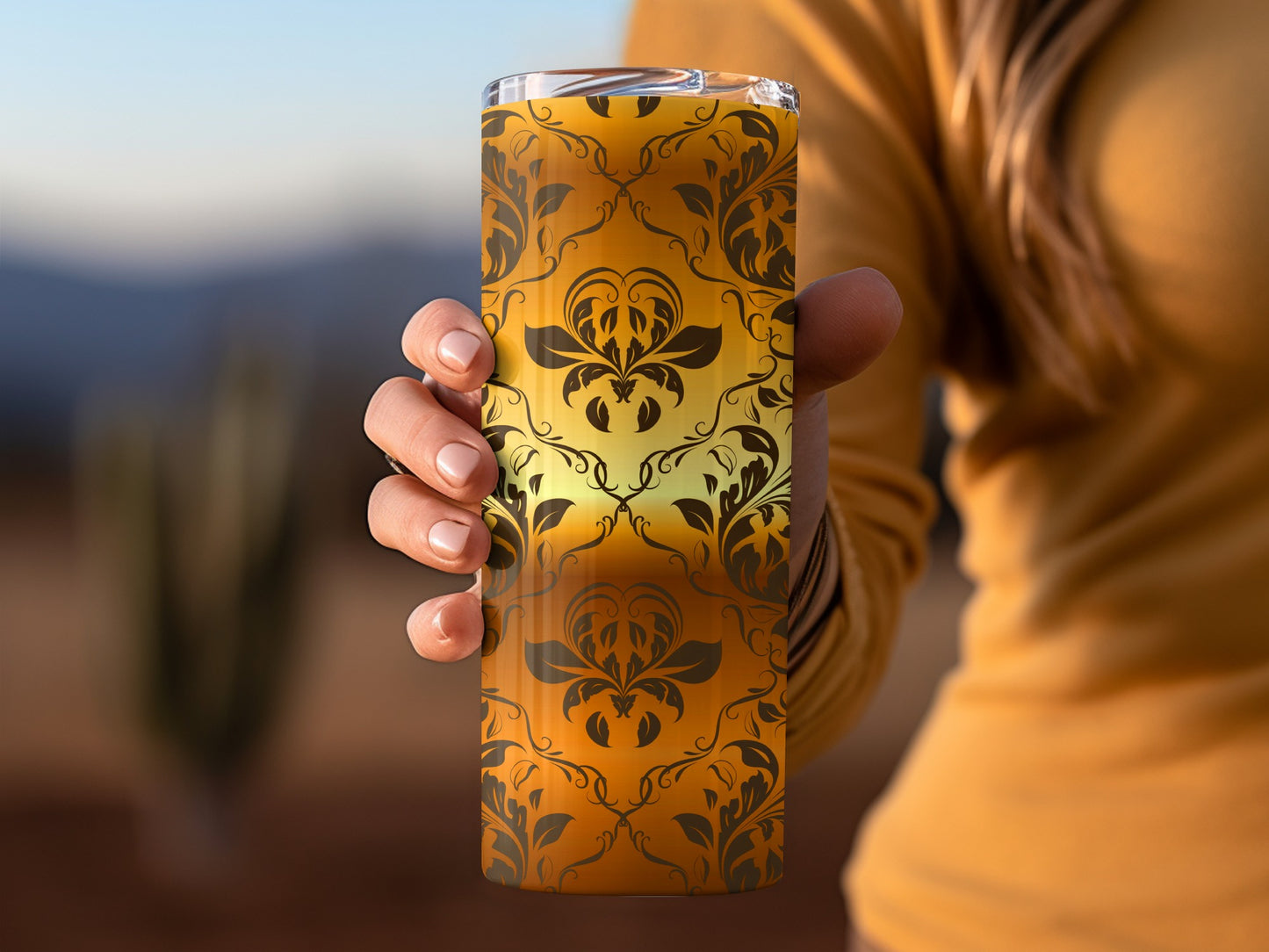 Golden Backdrop with Vintage Floral Pattern Elegant Tumblers