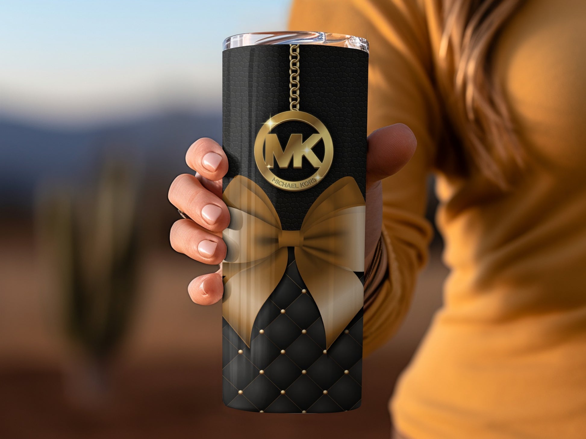 Elegant Black and Gold Bow Accent MK Tumbler 제품