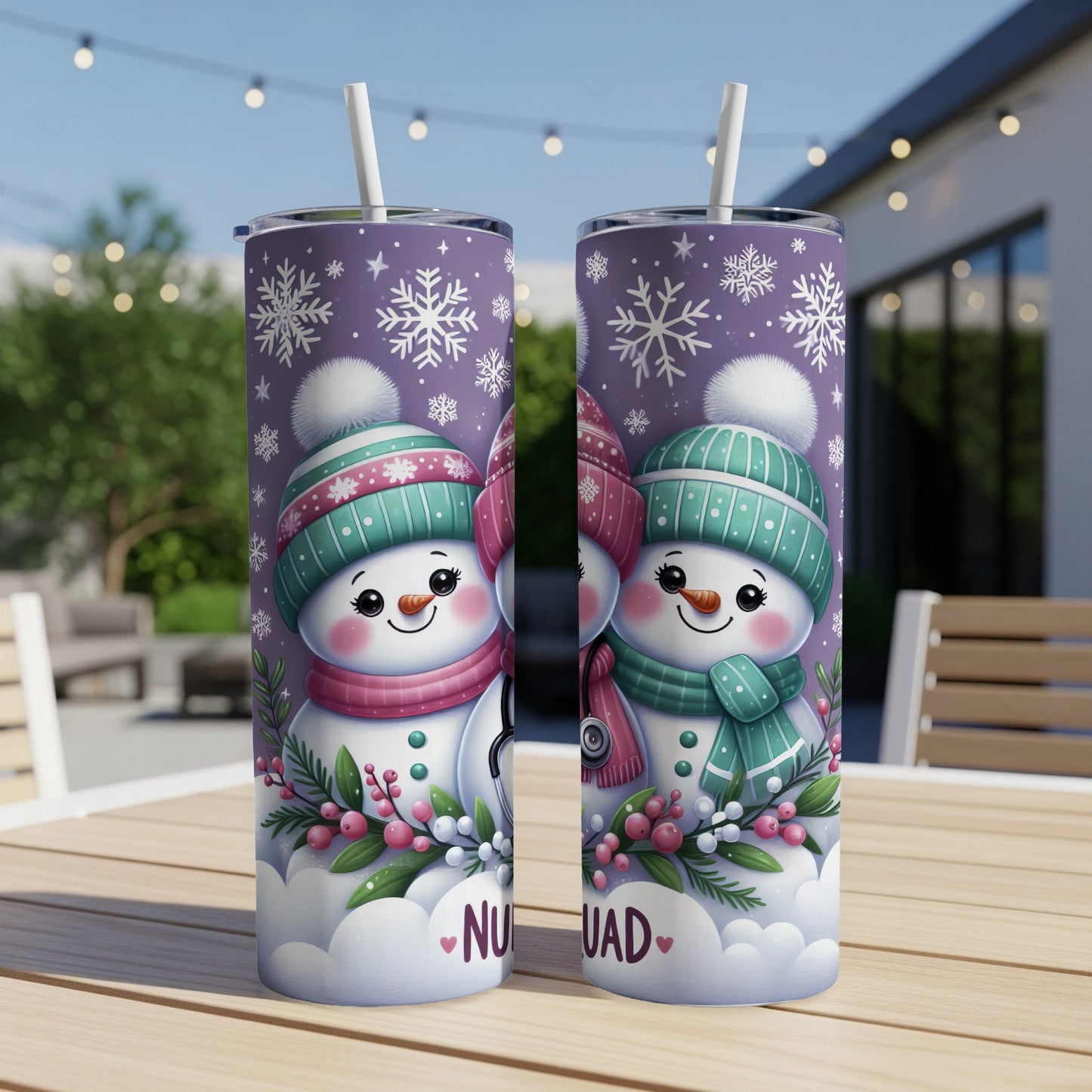 Two snowmen in winter hats and scarves with "Novedad" text on a festive background.